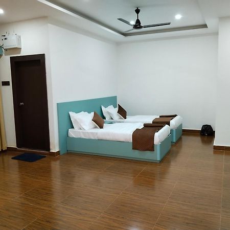 Griha Laxmi Hotel Дибругарх Экстерьер фото