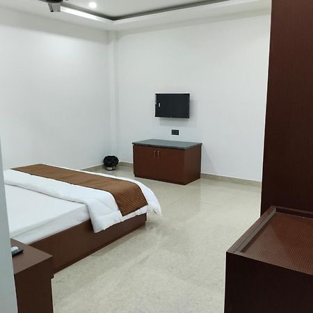 Griha Laxmi Hotel Дибругарх Экстерьер фото