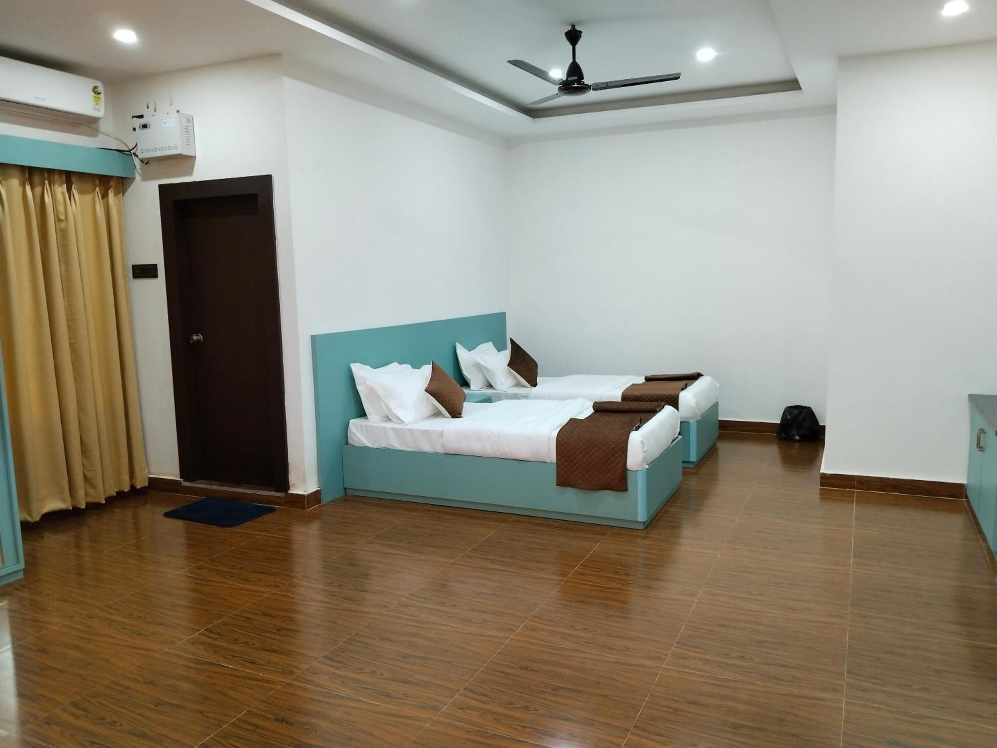 Griha Laxmi Hotel Дибругарх Экстерьер фото